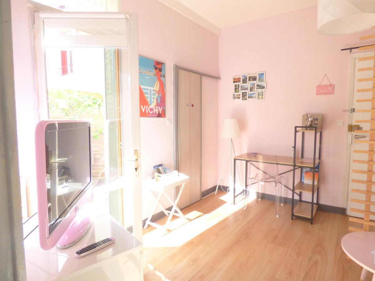 Les Cocons De Stephanie Apartment Виши Екстериор снимка